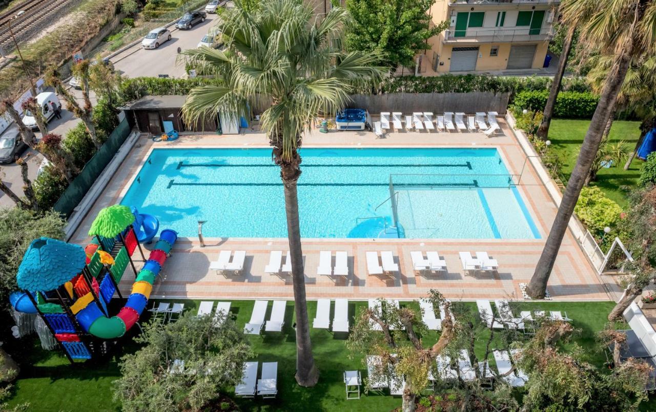 Hotel Relax Family & Spa San Benedetto del Tronto Esterno foto